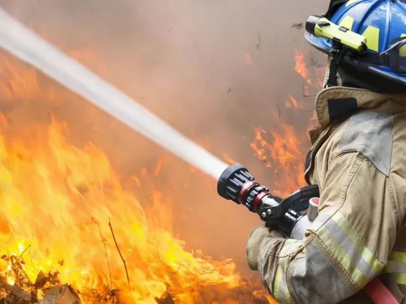 A função de um bocal de mangueira de incêndio